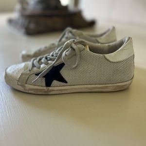 Golden Goose Leather low top sneakers. Size 37 Barely worn, GREAT condition!